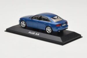 Audi A4 B8 3.2 Quattro Aruba Blue Minichamps 1:43 5010704123 Metalli — kuva 3 / 4