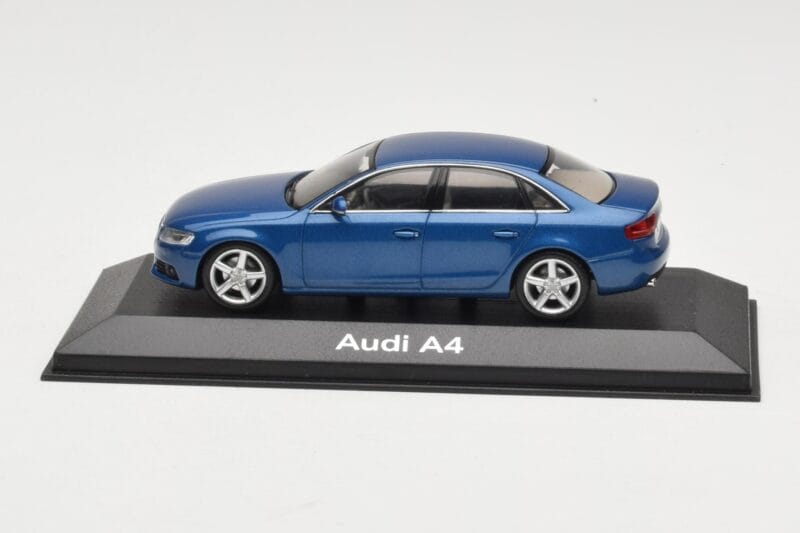 Audi A4 B8 3.2 Quattro Aruba Blue Minichamps 1:43 5010704123 Metalli
