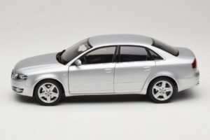 Audi A4 B8 3.2 Quattro Hopea Minichamps 1:18 5010404115 Metalli — kuva 4 / 8