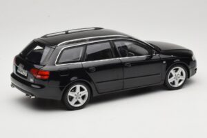 Audi A4 B8 Avant 3.2 Quattro Musta Minichamps 1:18 5010404225 Metalli — kuva 3 / 8