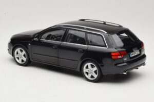 Audi A4 B8 Avant 3.2 Quattro Musta Minichamps 1:18 5010404225 Metalli — kuva 7 / 8
