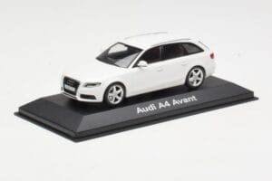 Audi A4 B8 Avant Ibis White Minichamps 1:43 5010804213 Metalli — kuva 2 / 4