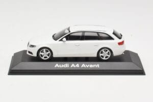 Audi A4 B8 Avant Ibis White Minichamps 1:43 5010804213 Metalli