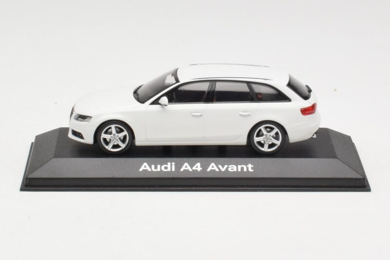 Audi A4 B8 Avant Ibis White Minichamps 1:43 5010804213 Metalli