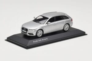 Audi A4 B8 Avant Ice Silver Minichamps 1:43 5011204213 Metalli — kuva 2 / 4
