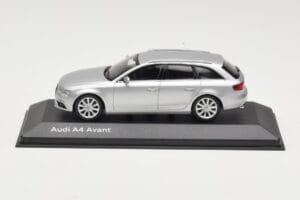 Audi A4 B8 Avant Ice Silver Minichamps 1:43 5011204213 Metalli