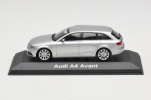 Audi A4 B8 Avant Ice Silver Minichamps 1:43 5011204213-R1 Metalli