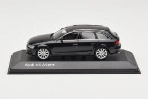 Audi A4 B8 Avant Phantom Black Minichamps 1:43 5011204223 Metalli