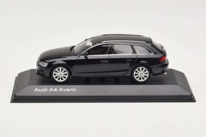 Audi A4 B8 Avant Phantom Black Minichamps 1:43 5011204223 Metalli