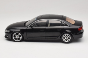 Audi A4L B8 Musta Paudi 1:18 AUDI012 Metalli — kuva 4 / 8