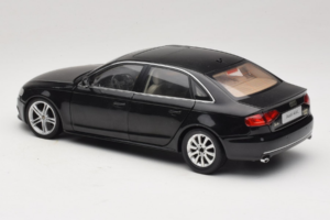 Audi A4L B8 Musta Paudi 1:18 AUDI012 Metalli — kuva 7 / 8