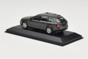 Audi A6 C5 Avant Tummanharmaa Minichamps 1:43 AUDI006 Metalli — kuva 3 / 4
