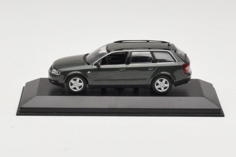 Audi A6 C5 Avant Tummanharmaa Minichamps 1:43 AUDI006 Metalli