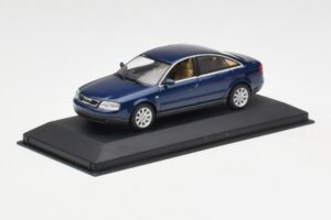 Audi A6 C5 Tummansininen Minichamps 1:43 132093 Metalli — kuva 2 / 4