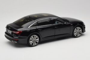 Audi A6L C8 Musta Paudi Model 1:18 42499 Metalli — kuva 3 / 8