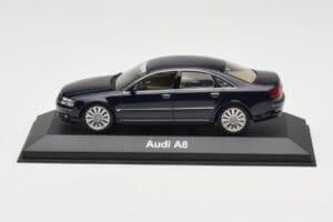 Audi A8 D3 Blue Metallic Light Interior Minichamps 1:43 20000001386003 Metalli
