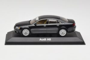 Audi A8 D3 Phantom Musta Minichamps 1:43 5010508133 Metalli