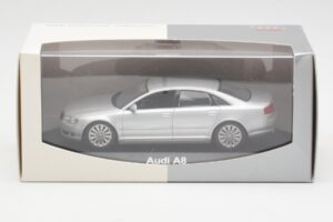 Audi A8 D3 Hopea Minichamps 1:43 20000001386001 Metalli — kuva 4 / 4