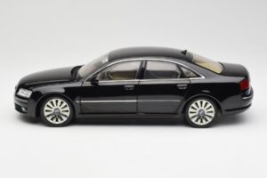 Audi A8 D3 W12 Musta Kyosho 1:18 09212BK Metalli — kuva 4 / 8