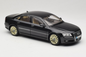 Audi A8 D3 W12 Musta Kyosho 1:18 5010508135 Metalli — kuva 6 / 8
