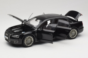 Audi A8L D3 W12 Phantom Black Kyosho 1:18 5011008125 Metalli — kuva 2 / 8