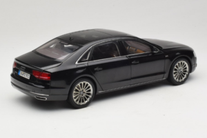 Audi A8L D3 W12 Phantom Black Kyosho 1:18 5011008125 Metalli — kuva 3 / 8