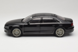 Audi A8L D3 W12 Phantom Black Kyosho 1:18 5011008125 Metalli — kuva 4 / 8