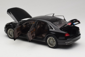 Audi A8L D3 W12 Phantom Black Kyosho 1:18 5011008125 Metalli — kuva 5 / 8
