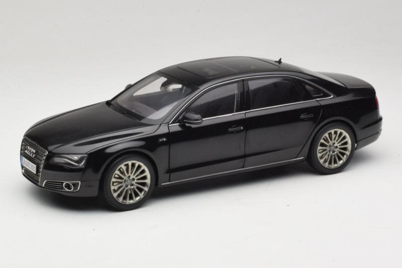 Audi A8L D3 W12 Phantom Black Kyosho 1:18 5011008125 Metalli