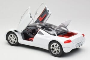Audi Avus Quattro Alpine White Revell 1:18 08913 Metalli — kuva 5 / 8