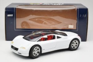 Audi Avus Quattro Alpine White Revell 1:18 08913 Metalli — kuva 8 / 8