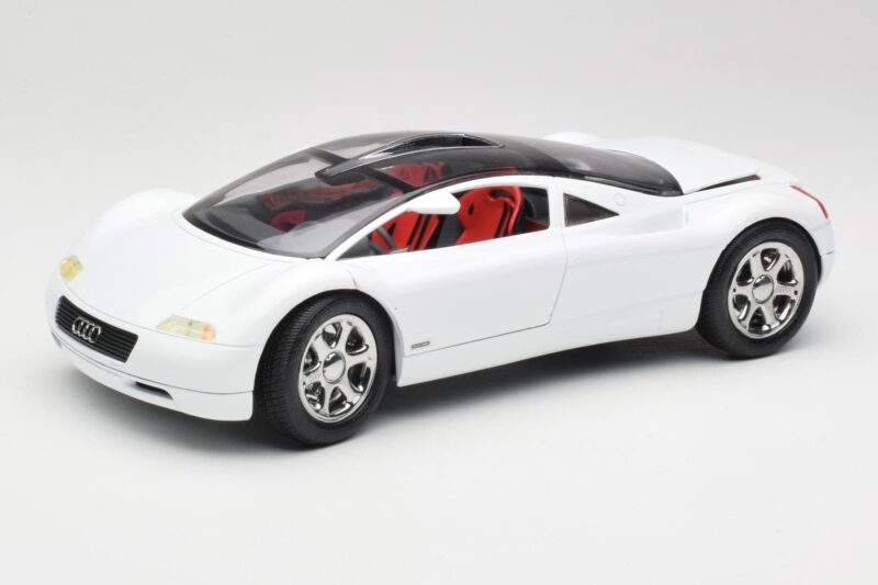 Audi Avus Quattro Alpine White Revell 1:18 08913 Metalli