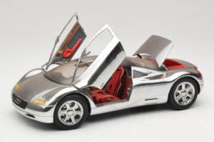 Audi Avus Quattro Chrome Silver Revell 1:18 08913-C1 Metalli — kuva 2 / 8