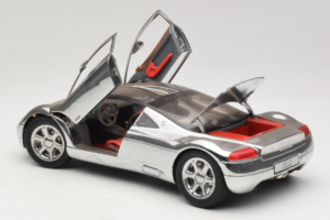 Audi Avus Quattro Chrome Silver Revell 1:18 08913-C1 Metalli — kuva 5 / 8