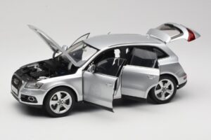 Audi Q5 8R Ice Silver Kyosho 1:18 09242IS Metalli — kuva 2 / 8