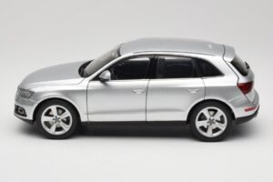 Audi Q5 8R Ice Silver Kyosho 1:18 09242IS Metalli — kuva 4 / 8