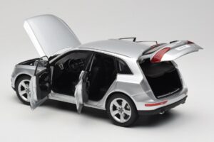Audi Q5 8R Ice Silver Kyosho 1:18 09242IS Metalli — kuva 5 / 8