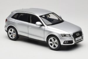 Audi Q5 8R Ice Silver Kyosho 1:18 09242IS Metalli — kuva 6 / 8