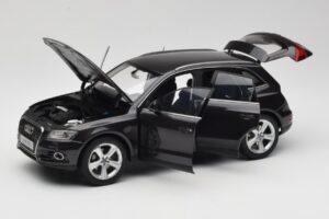 Audi Q5 8R Lava Grey Kyosho 1:18 09242LG Metalli — kuva 2 / 8