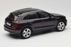 Audi Q5 8R Lava Grey Kyosho 1:18 09242LG Metalli — kuva 3 / 8