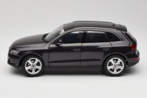 Audi Q5 8R Lava Grey Kyosho 1:18 09242LG Metalli — kuva 4 / 8