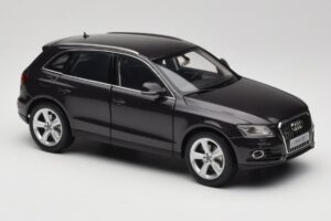 Audi Q5 8R Lava Grey Kyosho 1:18 09242LG Metalli — kuva 6 / 8