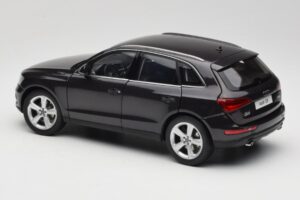 Audi Q5 8R Lava Grey Kyosho 1:18 09242LG Metalli — kuva 7 / 8