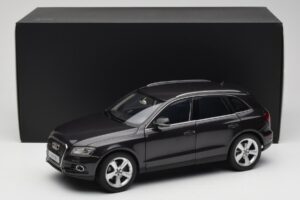 Audi Q5 8R Lava Grey Kyosho 1:18 09242LG Metalli — kuva 8 / 8