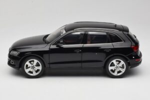 Audi Q5 8R Phantom Black Kyosho 1:18 09242BK Metalli — kuva 4 / 8