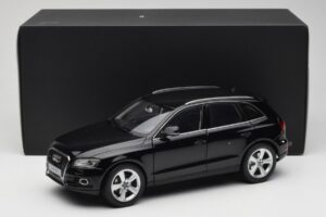 Audi Q5 8R Phantom Black Kyosho 1:18 09242BK Metalli — kuva 8 / 8
