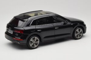 Audi Q5L FY Musta Paudi Model 1:18 26732 Metalli — kuva 3 / 8