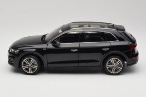 Audi Q5L FY Musta Paudi Model 1:18 26732 Metalli — kuva 4 / 8