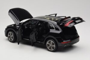 Audi Q5L FY Musta Paudi Model 1:18 26732 Metalli — kuva 5 / 8