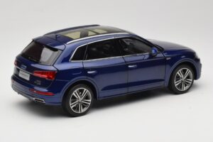 Audi Q5L FY Sininen Paudi Model 1:18 33729 Metalli — kuva 3 / 8
